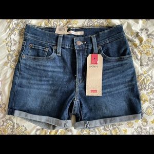 NWT Levi’s Mid Length Shorts